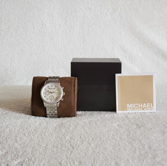 Michael Kors Silver Watch - Picture 1 of 4